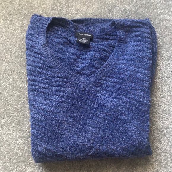 2/20$ Calvin Klein blue sweater - Picture 5 of 5